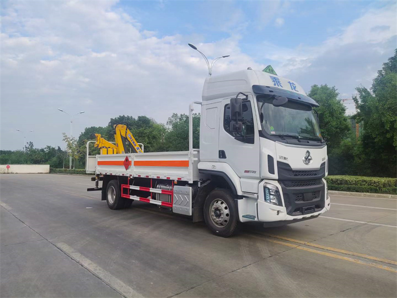 柳汽單橋氣瓶帶吊運(yùn)輸車