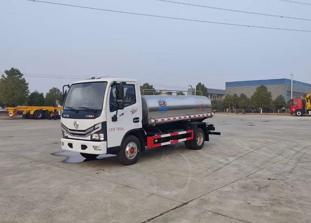 東風多利卡5噸山泉水供水車